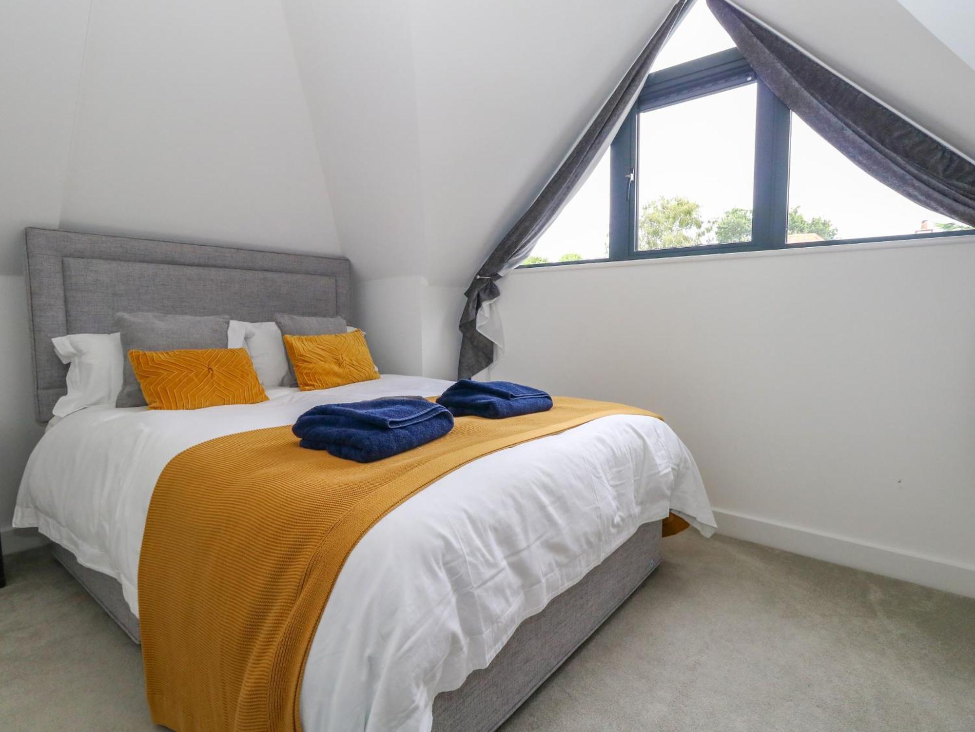 66A Danecourt Road Villa Poole Eksteriør billede
